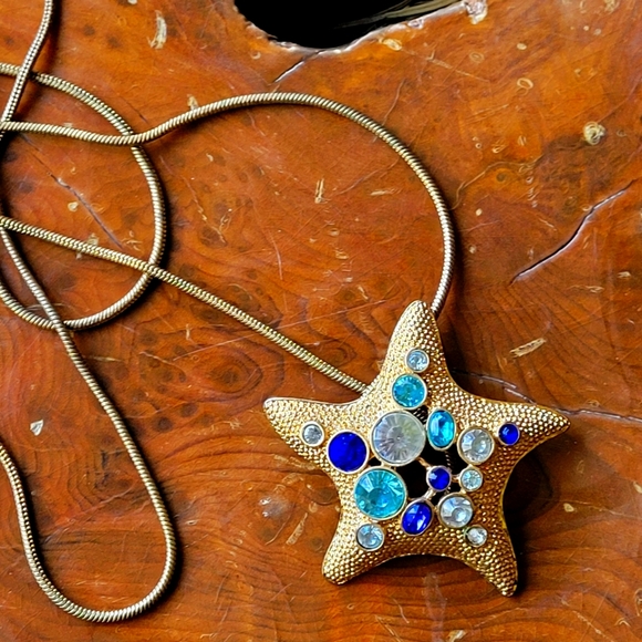 Gold Rhinestone Starfish Necklace - Picture 1 of 12